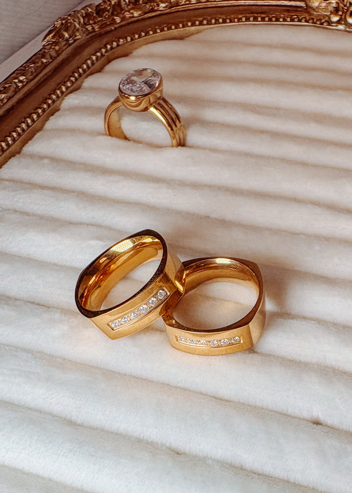 The Ro Gold Bar Ring