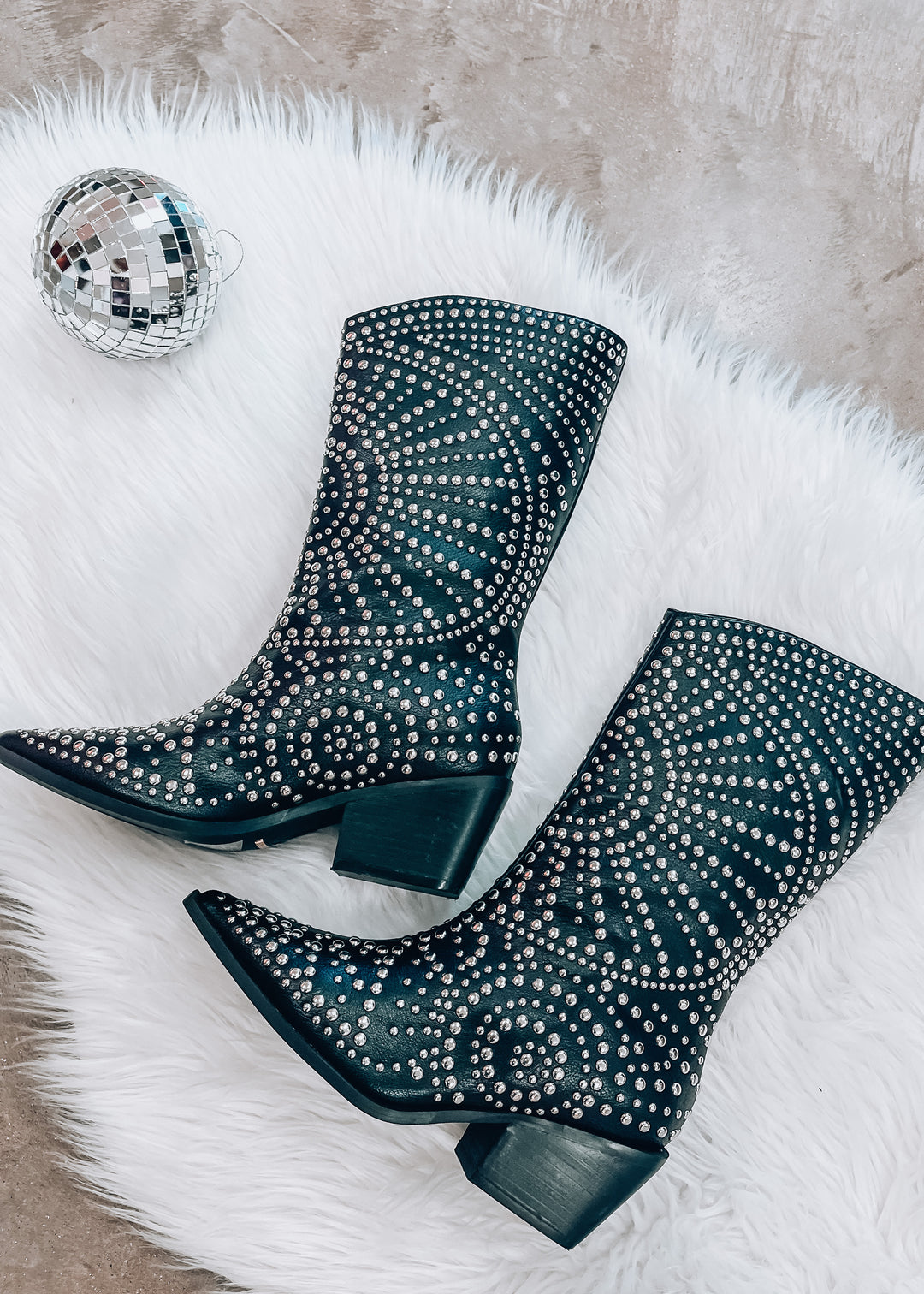 black cowgirl boot, silver studs, concert outfit