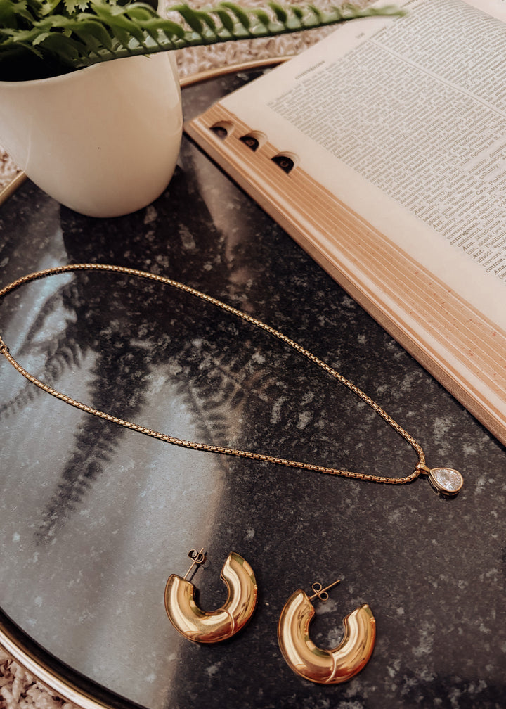 Polly Pear Necklace