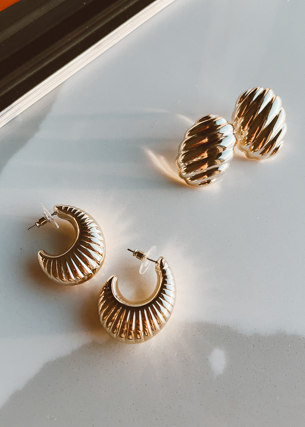 gold earrings 
