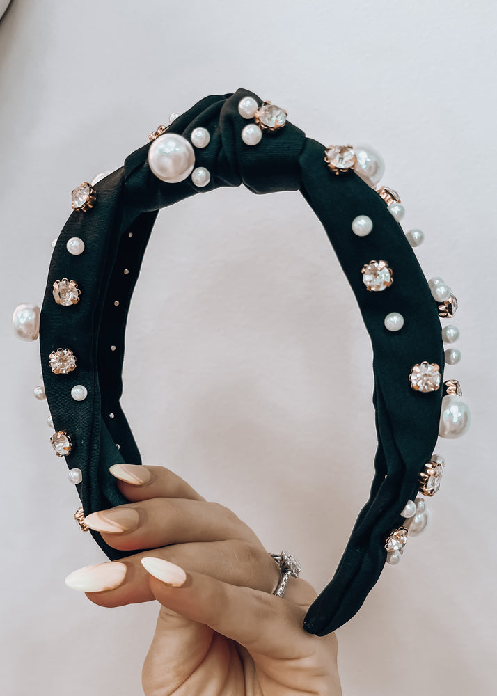 
            
                Load image into Gallery viewer, Black Pearl Embellished Headband
            
        