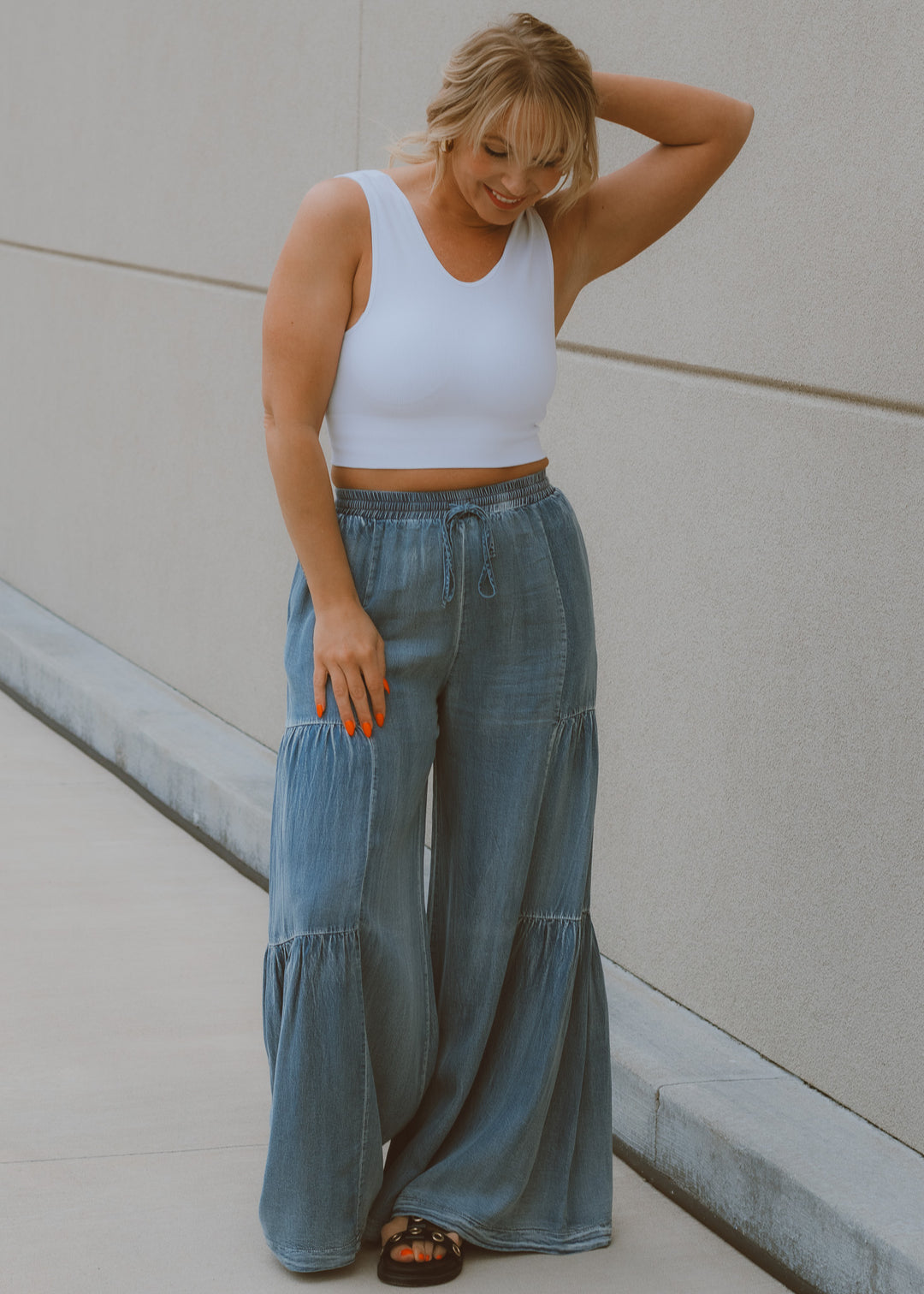 white tank, brami, reversible tank top, ribbed tank top, cropped tank top, scoop neck tank top, V-neck tank top, wide strap tank top, summer outfit, lake day outfit