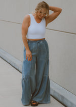 white tank, brami, reversible tank top, ribbed tank top, cropped tank top, scoop neck tank top, V-neck tank top, wide strap tank top, summer outfit, lake day outfit