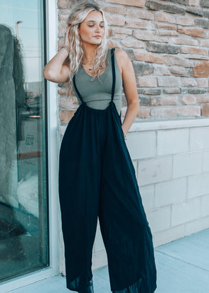 
            
                Load image into Gallery viewer, black wide leg suspender pant
            
        