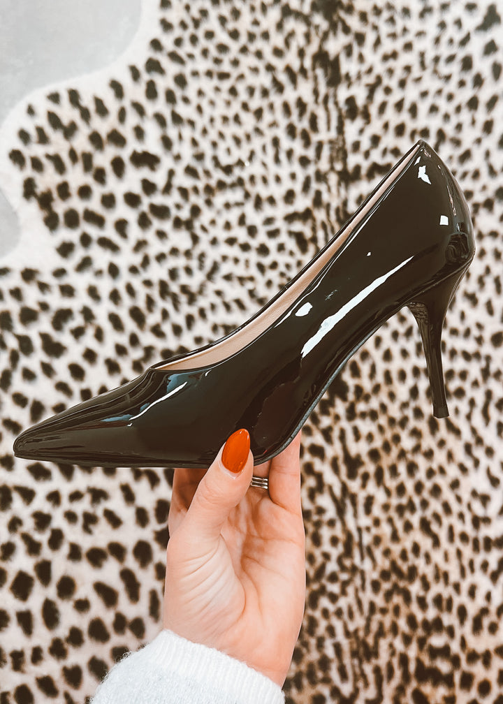 Black patent high heel shoe 