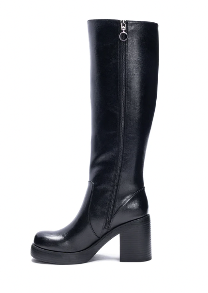 black fall boot with side zipper 