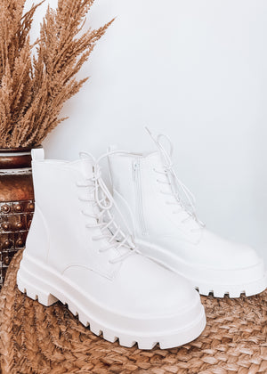 
            
                Load image into Gallery viewer, Vedder White Casual Bootie
            
        